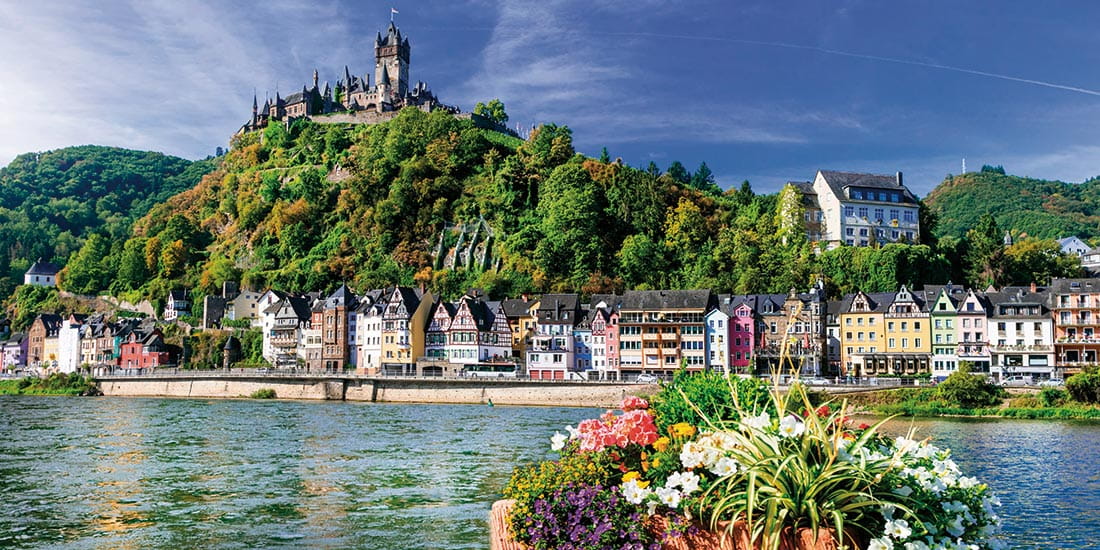 Reichsburg Castle on the hill overlooking the town of Cochem on the Moselle river, Germany